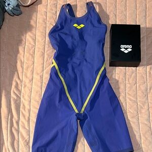 Arena Women's Primo Tech suit sz 22